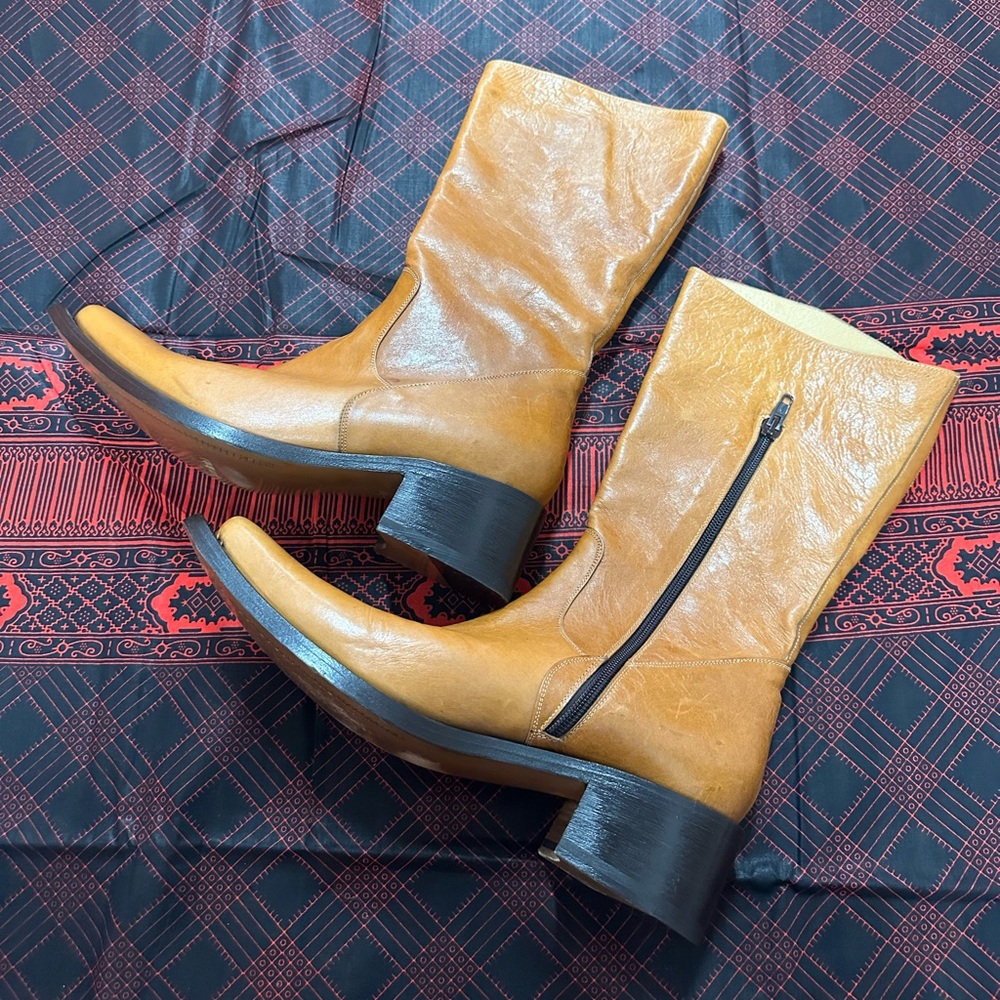 Gianni Barbato leather boots
Size 8 (EU 39) B10